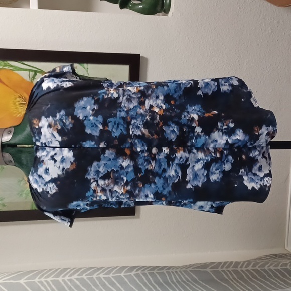 Simply Vera by Vera Wang Blue & Black Floral Blouse, Size Medium - Picture 13 of 13